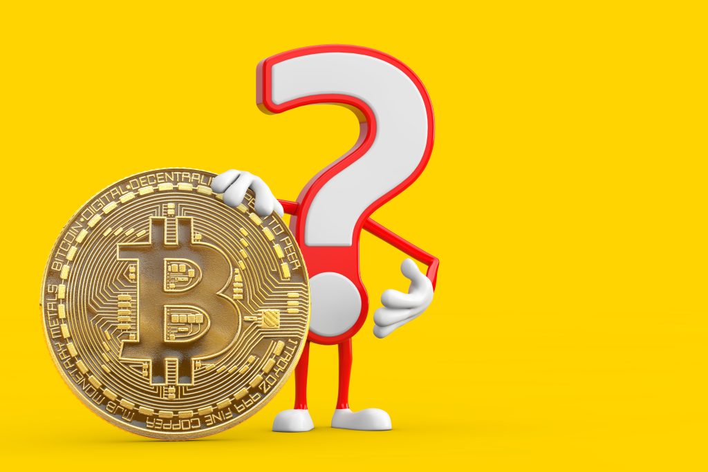 Signo de interrogación como personaje de dibujos animados con moneda dorada de Bitcoin y criptomoneda sobre fondo amarillo. Renderizado 3D